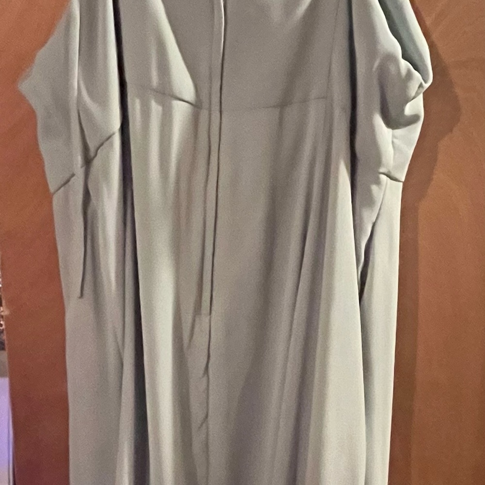 David bridal mini mint green dress with ties on the shoulders like new worn once